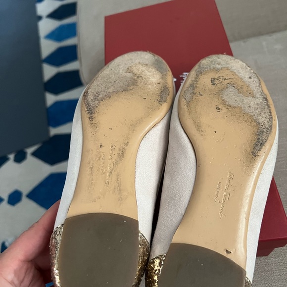 GUC Ferragamo Varina flats - pale pink with rose gold sequins, gold bow 7.5 C - Picture 6 of 8